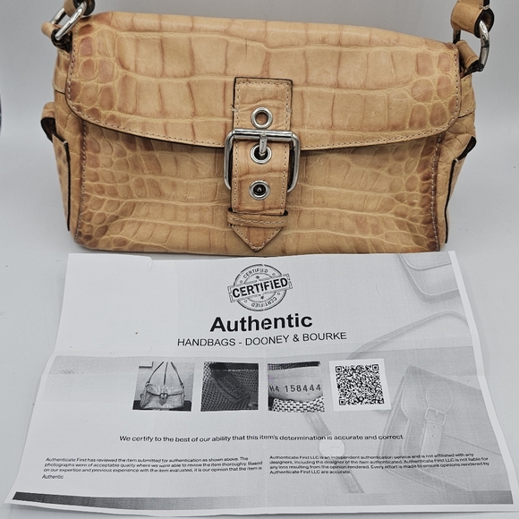 Rare Dooney & Bourke Purse Embossed Leather purse w certificate of authenticy - Picture 3 of 16